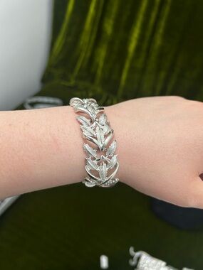 VINTAGE Coro Signed Silver Leaf Link Bracelet - Women's Jewelry